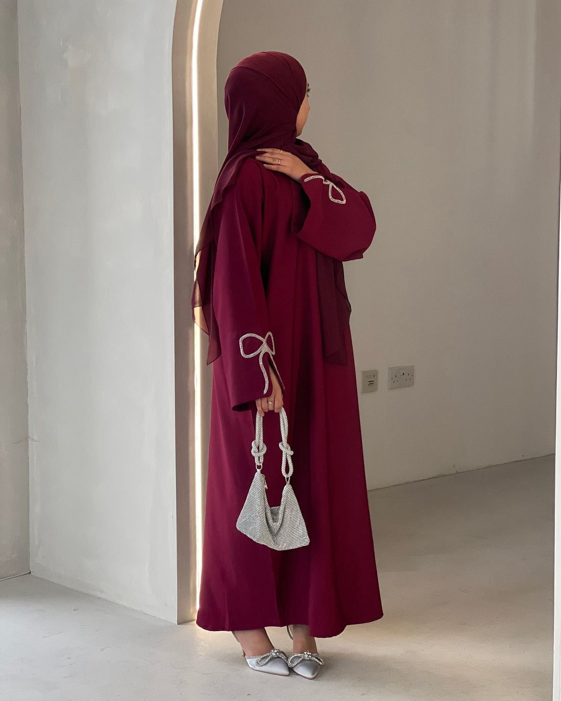 Grace In Every Detail – Cherry-Fawn Closed Abaya With Handcrafted Silver Bow Sleeves